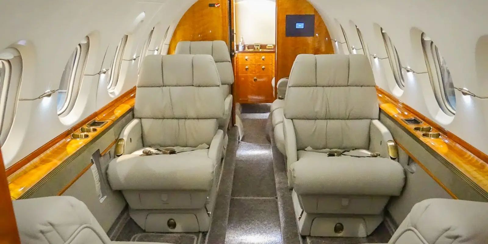 Beechcraft Hawker 900XP N799AG operated by Sky Quest, LLC, KCLE photo 2