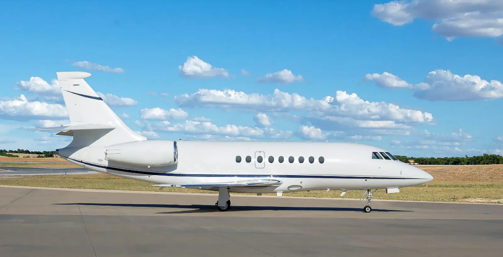 Dassault Falcon 2000EX EASy N799RB operated by Jet Aviation, exterior