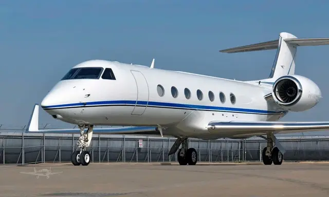 Gulfstream G550 N79RP operated by Solairus Aviation, exterior