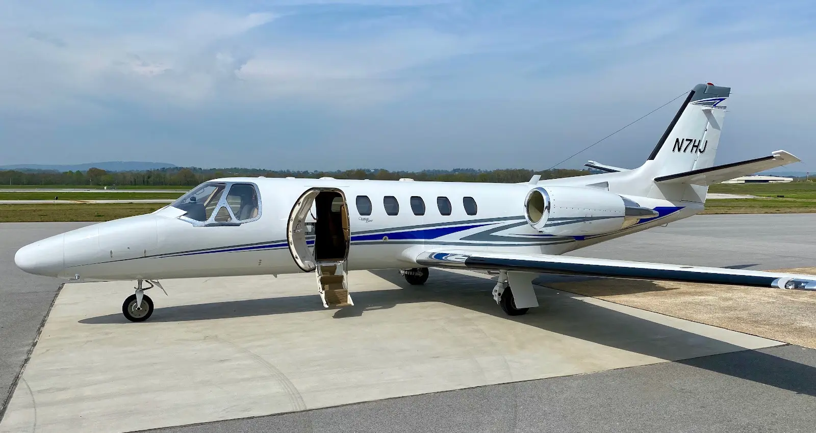 Cessna Citation Bravo N7HJ operated by HessJet, LLC, exterior