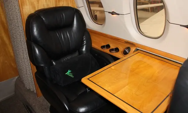 Beechcraft Hawker 800XP N800EM operated by Koury Aviation, Inc. photo 3