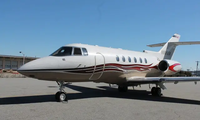 Beechcraft Hawker 800XP N800EM operated by Koury Aviation, Inc. photo 4