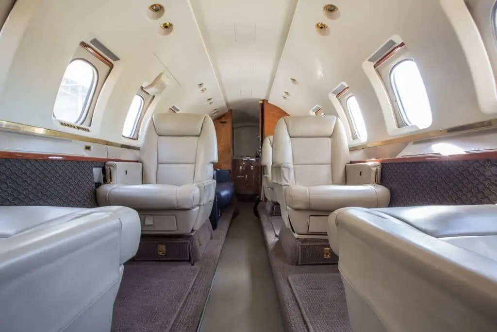 Beechcraft Hawker 800XP N800GN operated by Wing Aviation Charter Services, LLC photo 2