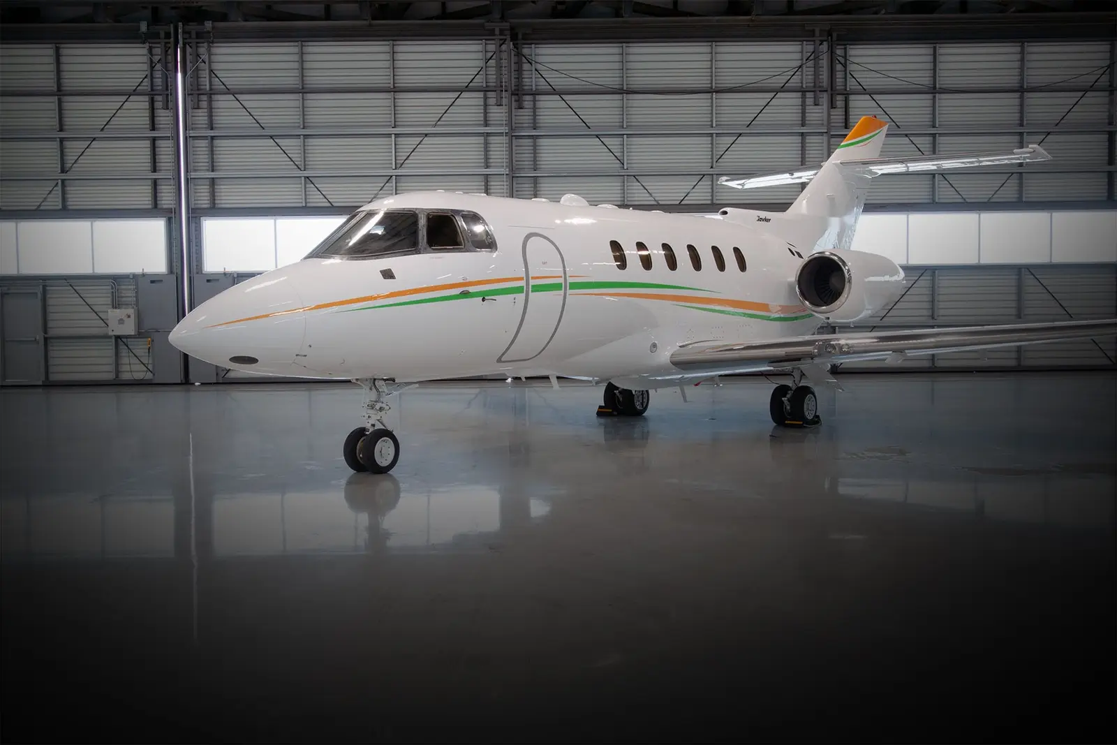 Beechcraft Hawker 800XP N800GN operated by Wing Aviation Charter Services, LLC photo 4