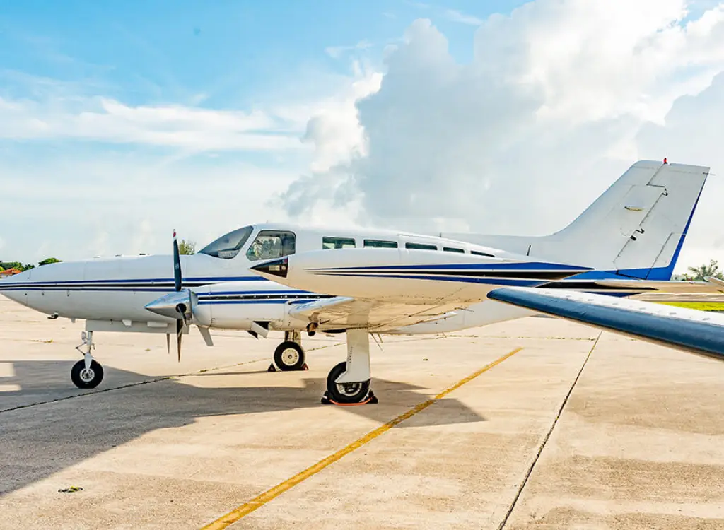 Cessna 402B N800KW operated by Noble Air Charter photo 3
