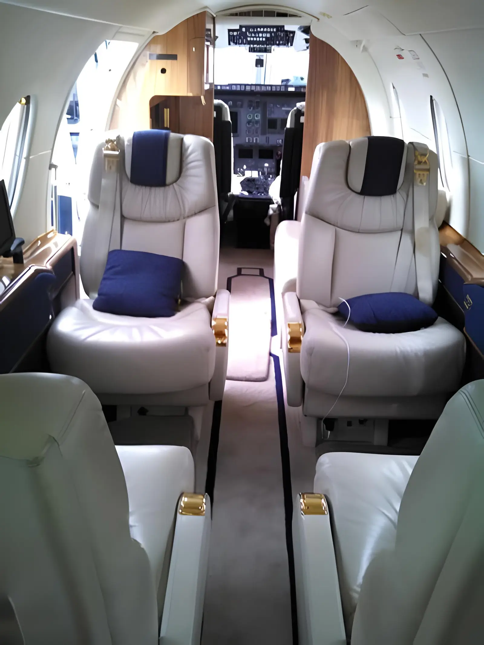 Beechcraft Beechjet 400A N800SD operated by Executive Air Services (EAS) photo 3