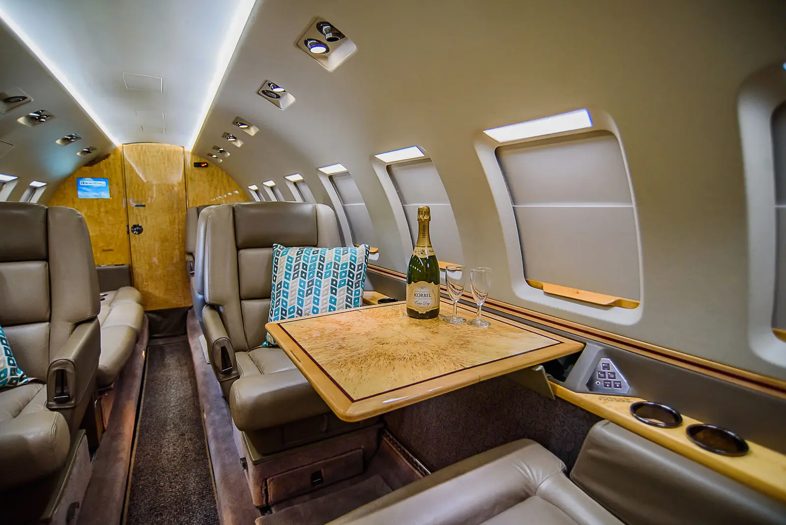 Beechcraft Hawker 1000 N800WD operated by Freedom Jets Charter photo 5