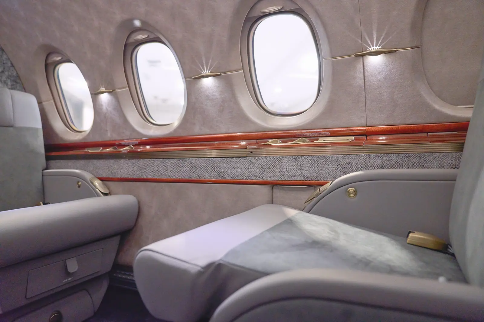 Beechcraft Hawker 900XP N801FB operated by Jet Linx Aviation, LLC photo 3