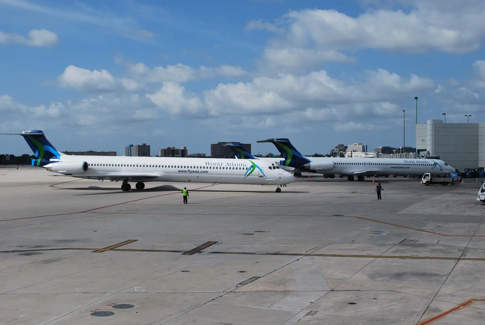 McDonnell Douglas MD-83 Executive N805WA operated by World Atlantic Airlines photo 3
