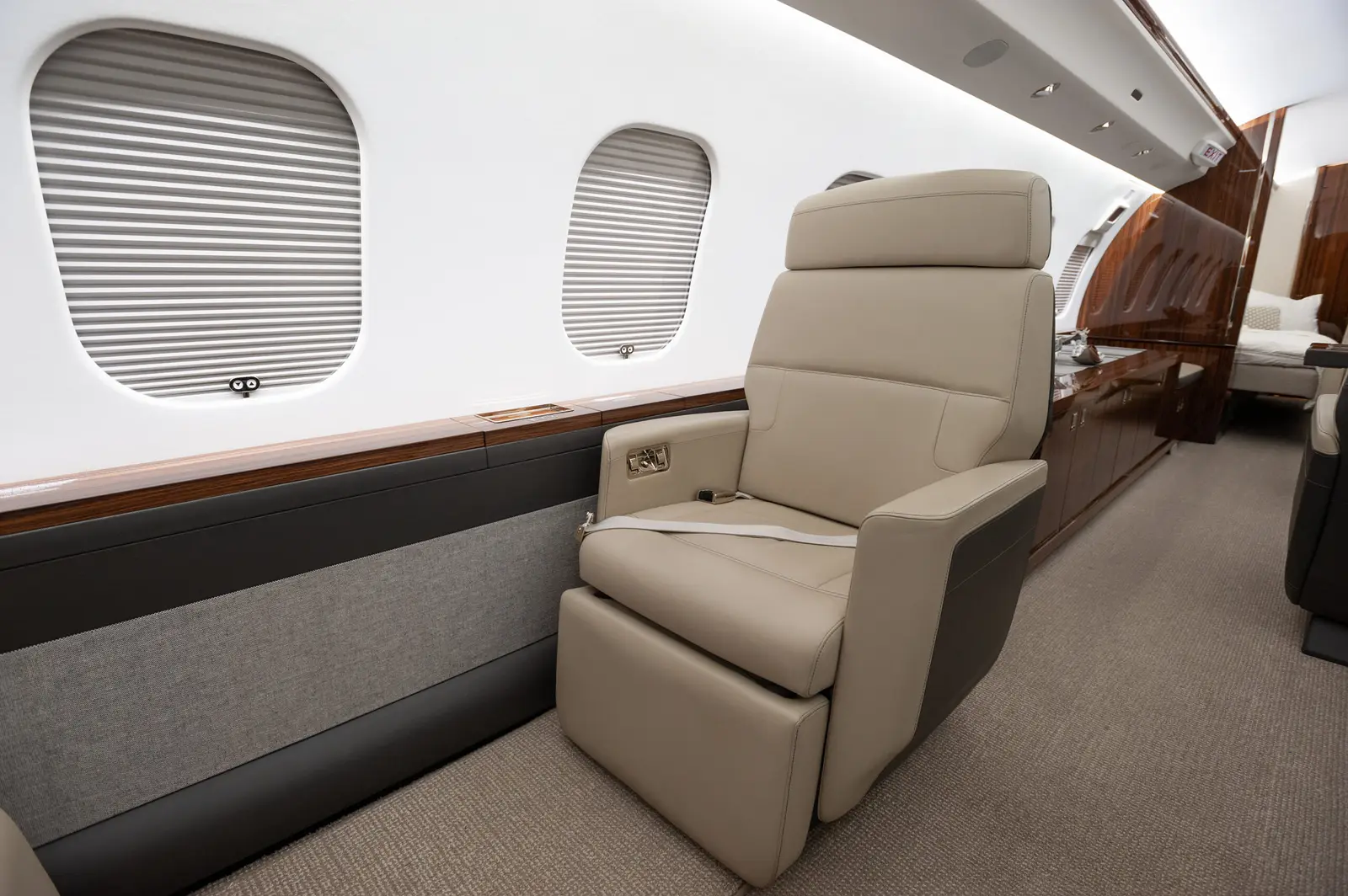Bombardier Global 6000 N806HK operated by Phenix Jet photo 2