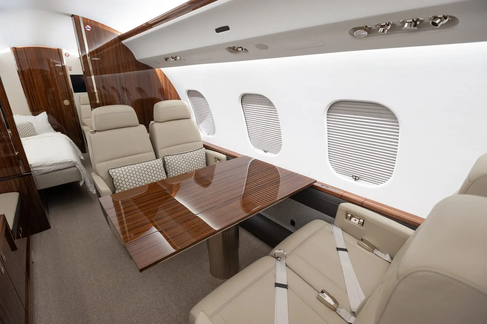 Bombardier Global 6000 N806HK operated by Phenix Jet photo 3
