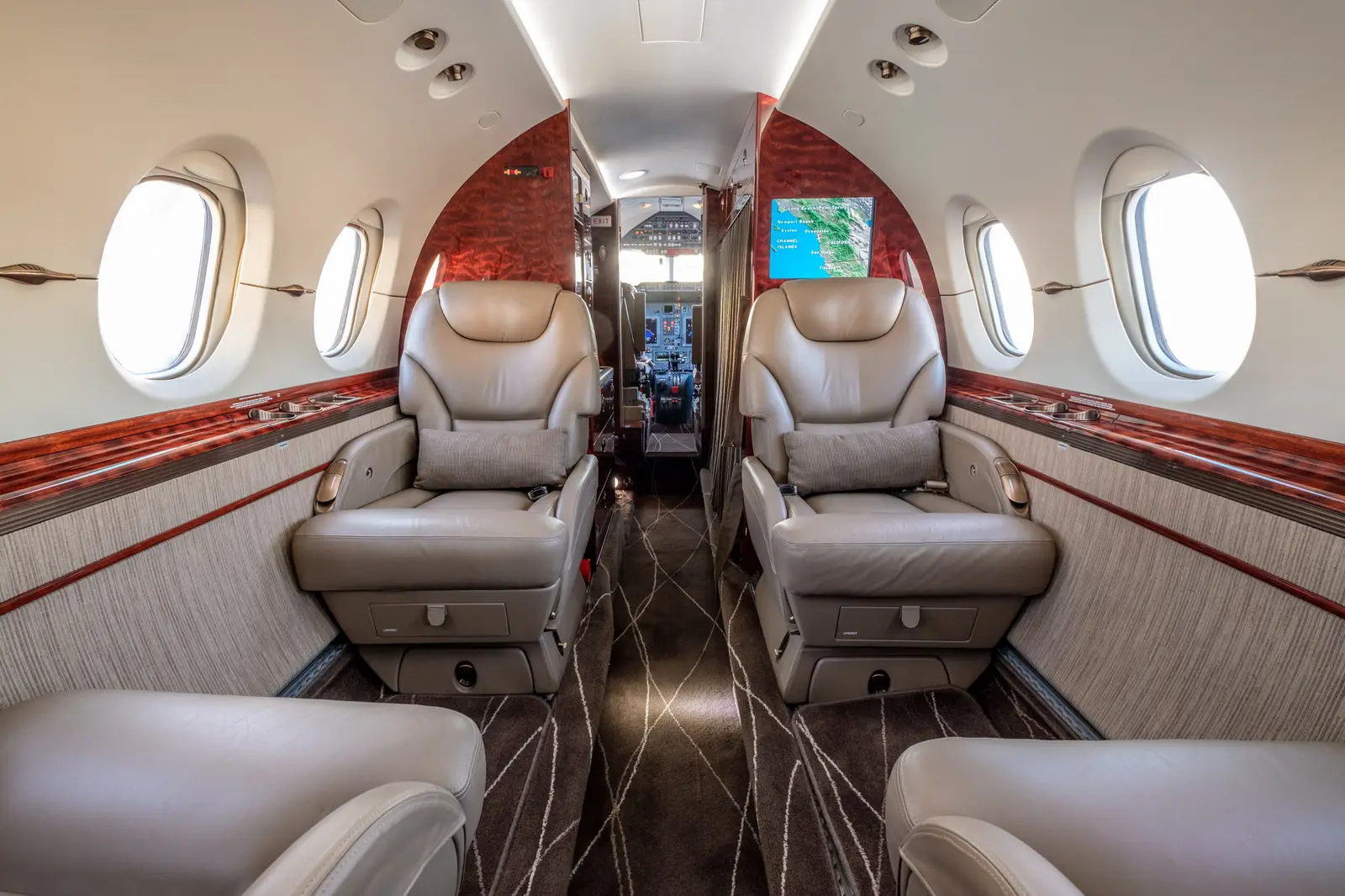 Beechcraft Hawker 850XP N806MC operated by Schubach Aviation, KCRQ photo 4