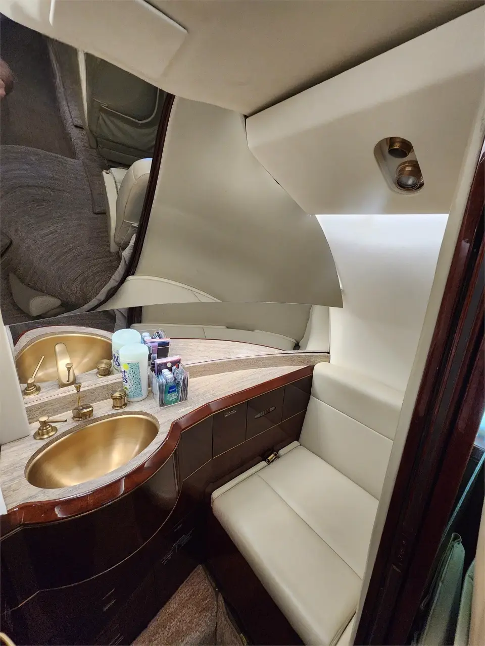 Cessna Citation VII N806SQ operated by Century Aviation, Inc. photo 5