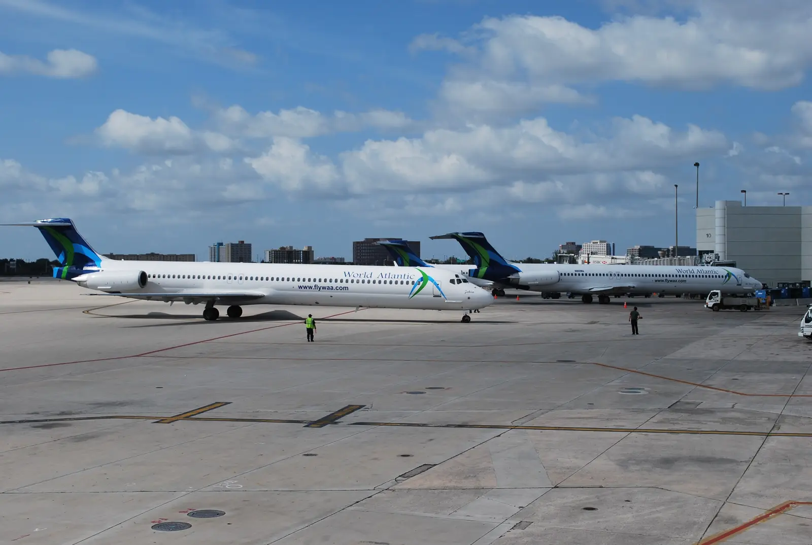 McDonnell Douglas MD-83 Executive N806WA operated by World Atlantic Airlines, exterior