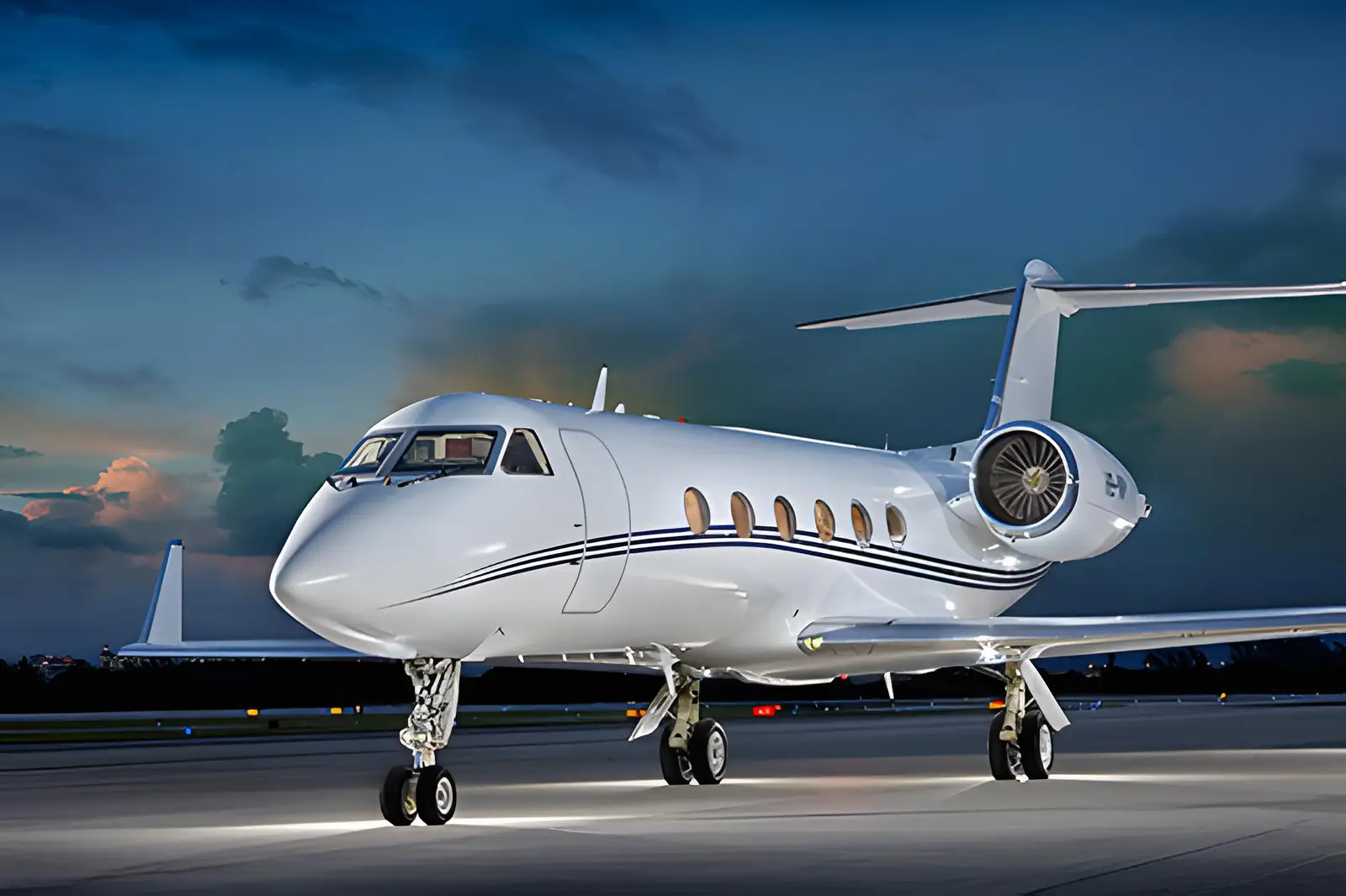 Gulfstream IV-SP N808CF operated by Hera Flight, LLC photo 3