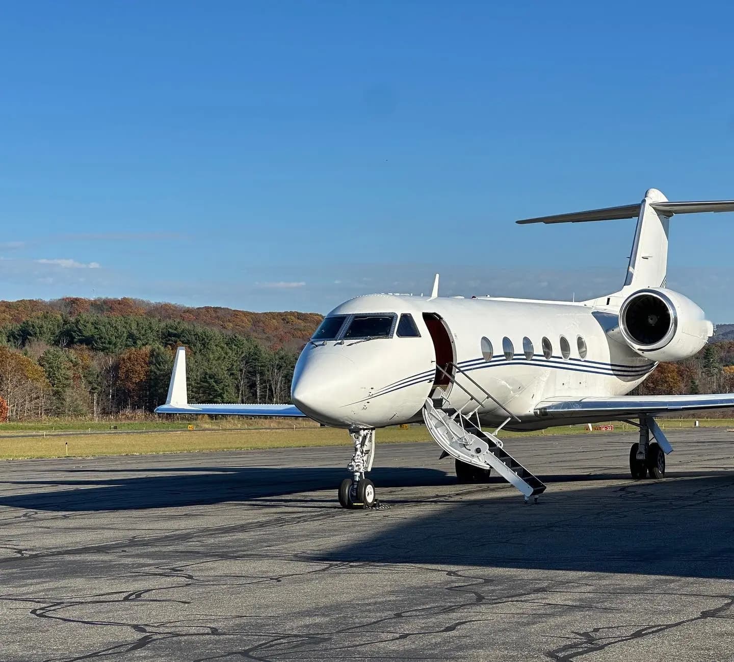 Gulfstream IV-SP N808CF operated by Hera Flight, LLC photo 5