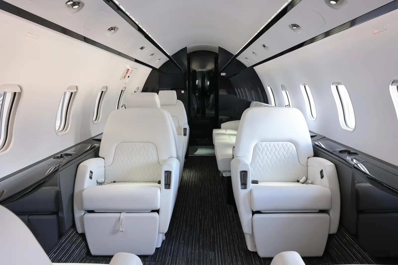 Bombardier Challenger 300 N808NC operated by Leviate Jet Management photo 2