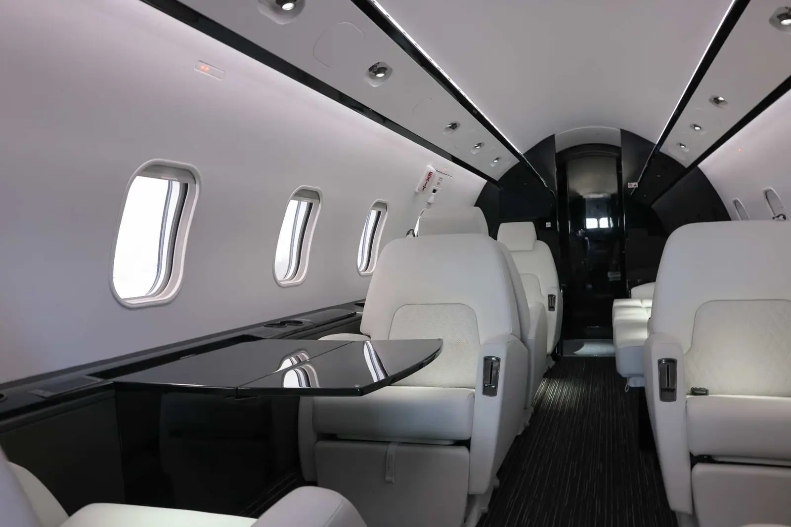Bombardier Challenger 300 N808NC operated by Leviate Jet Management photo 3