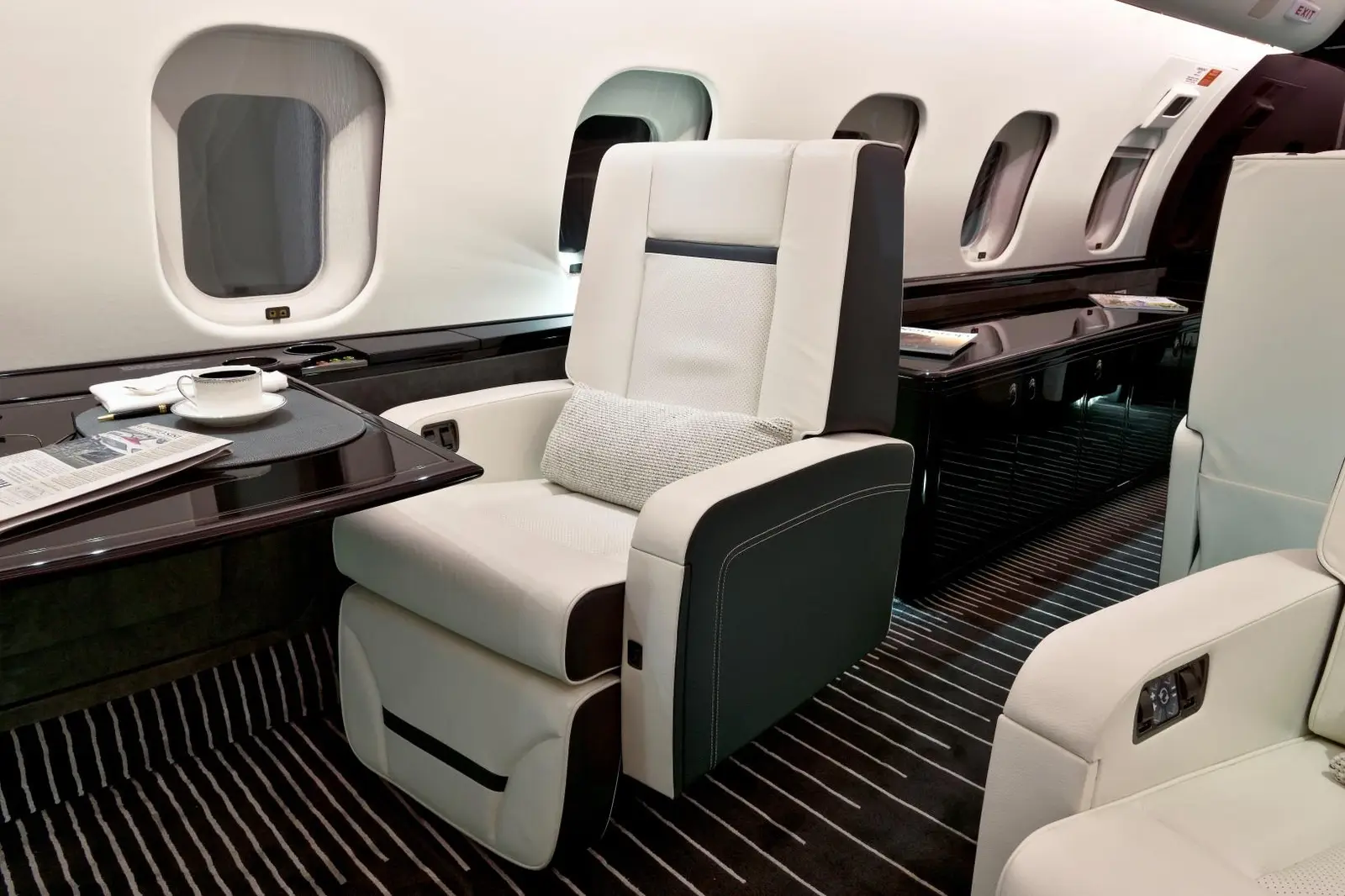 Bombardier Global 5000 N80AK operated by Alerion Aviation photo 2