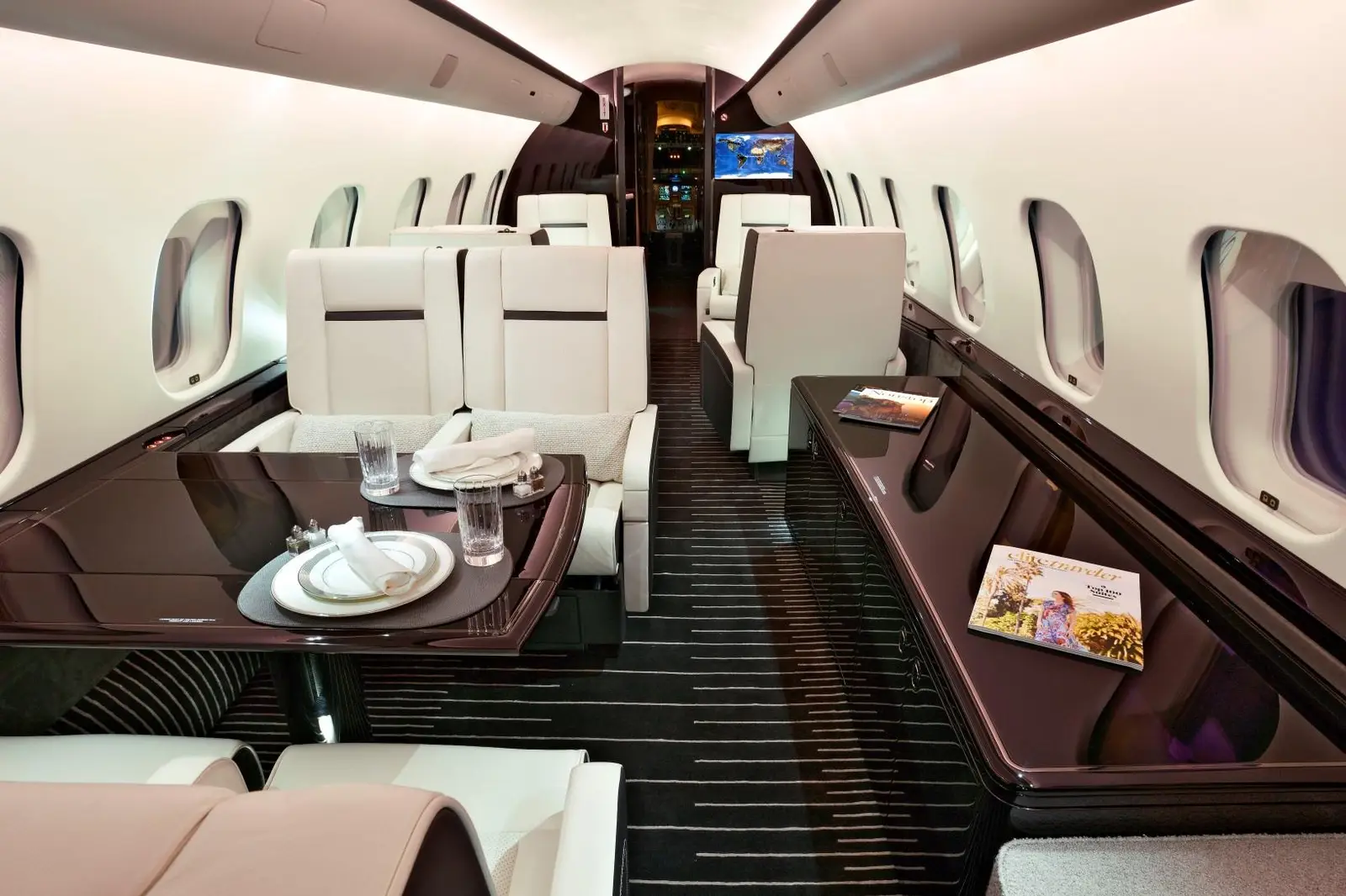 Bombardier Global 5000 N80AK operated by Alerion Aviation photo 5