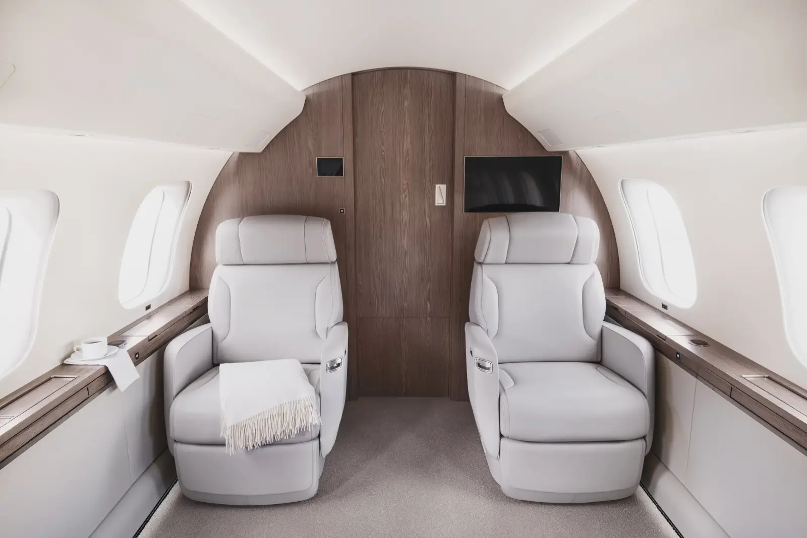 Bombardier Global 7500 N80MV operated by Mira Vista Aviation, Inc. photo 2
