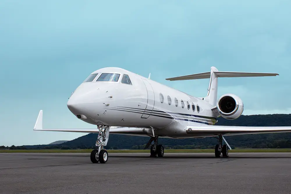 Gulfstream G550 N811TD operated by Executive Fliteways, Inc., exterior
