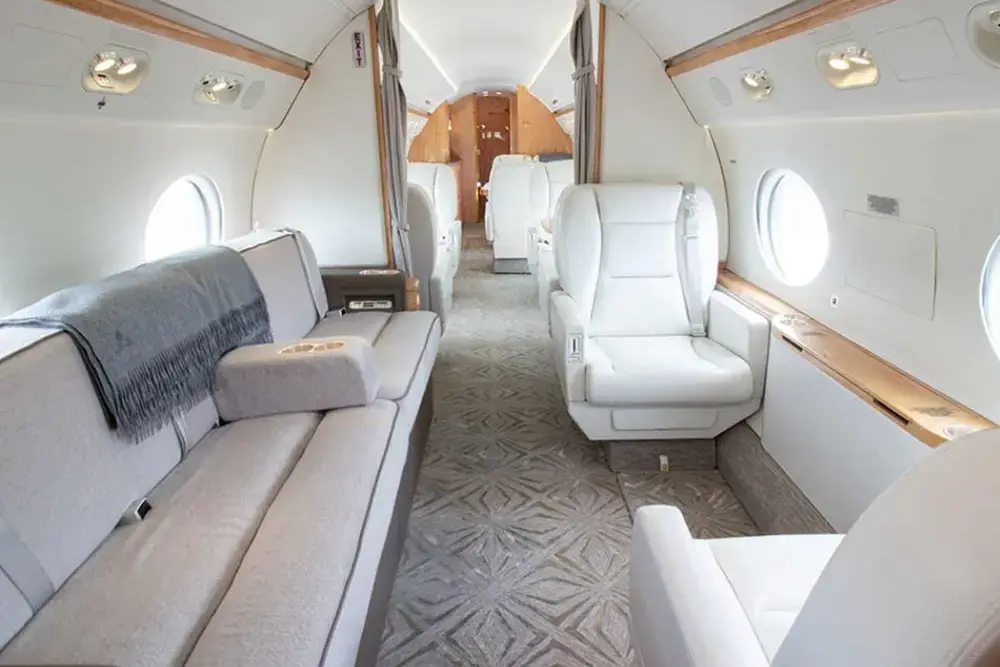 Gulfstream G550 N811TD operated by Executive Fliteways, Inc. photo 3