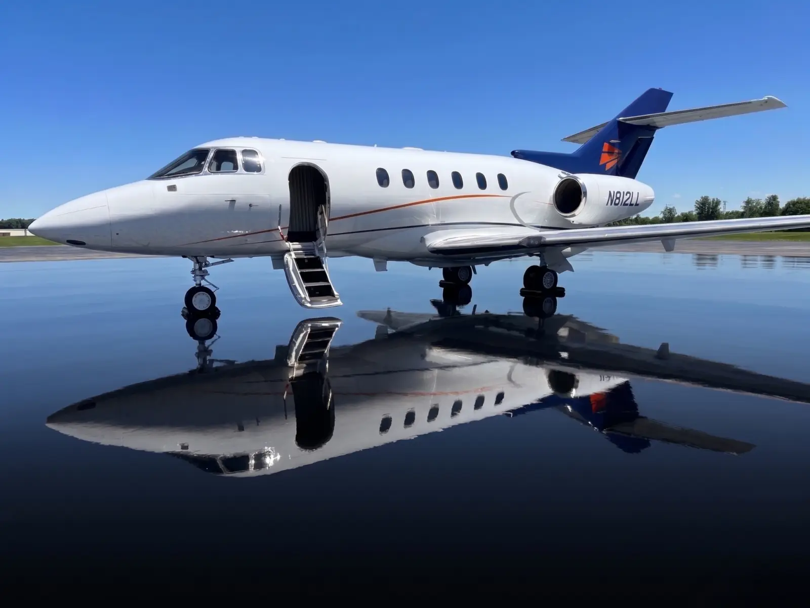 Beechcraft Hawker 800XP N812LL operated by Premier Private Jets, exterior