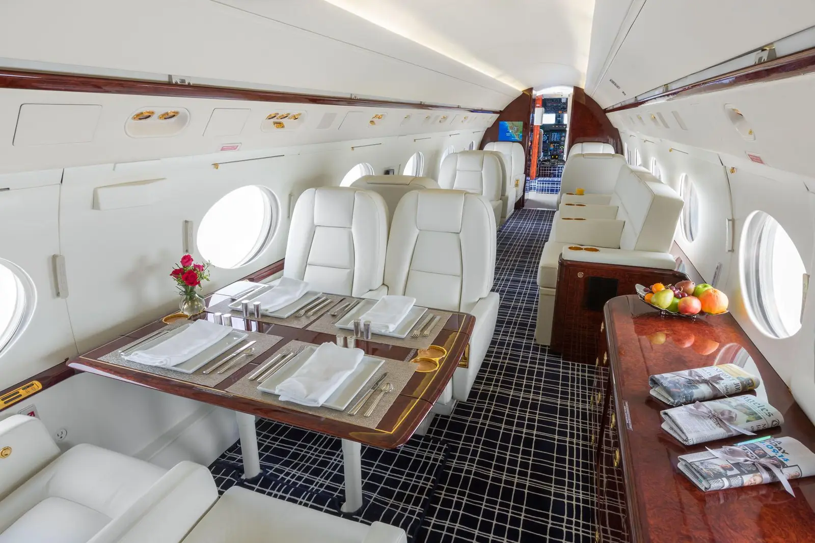 Gulfstream G550 N814PR operated by Solairus Aviation photo 5