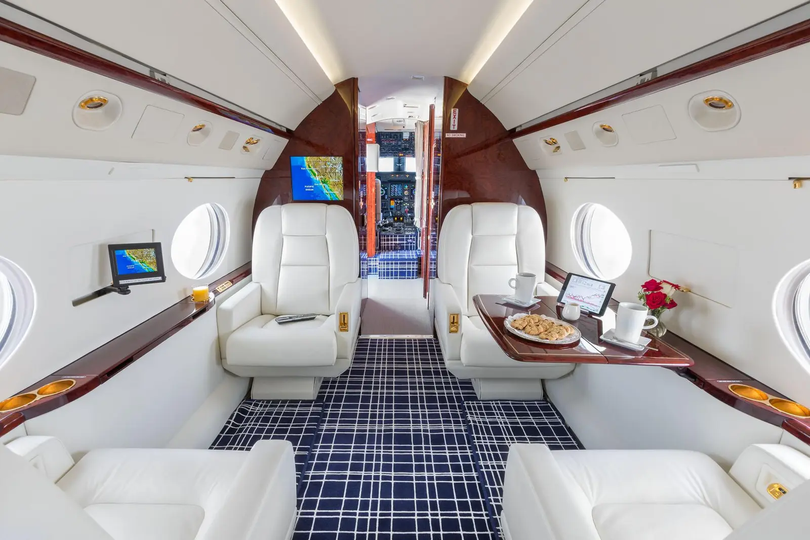 Gulfstream G550 N814PR operated by Solairus Aviation photo 6