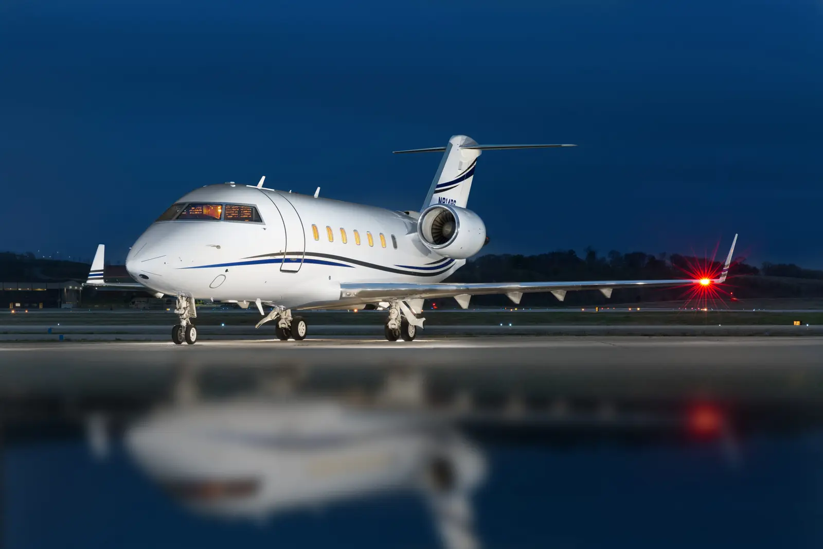 Bombardier Challenger 604 N814PS operated by Solairus Aviation, exterior