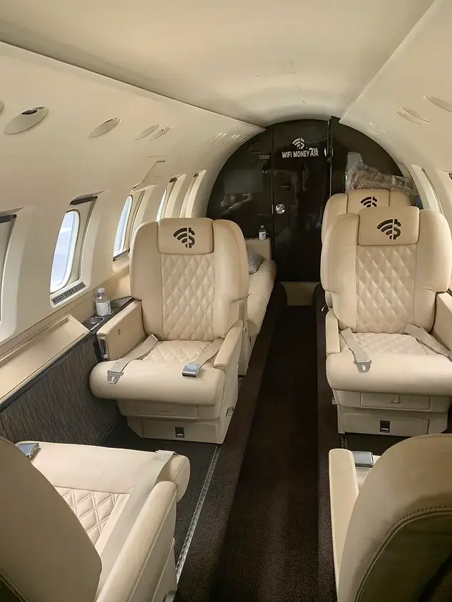 Beechcraft Hawker 800A N814ST operated by Rennia Aviation, LLC, KGNV photo 2