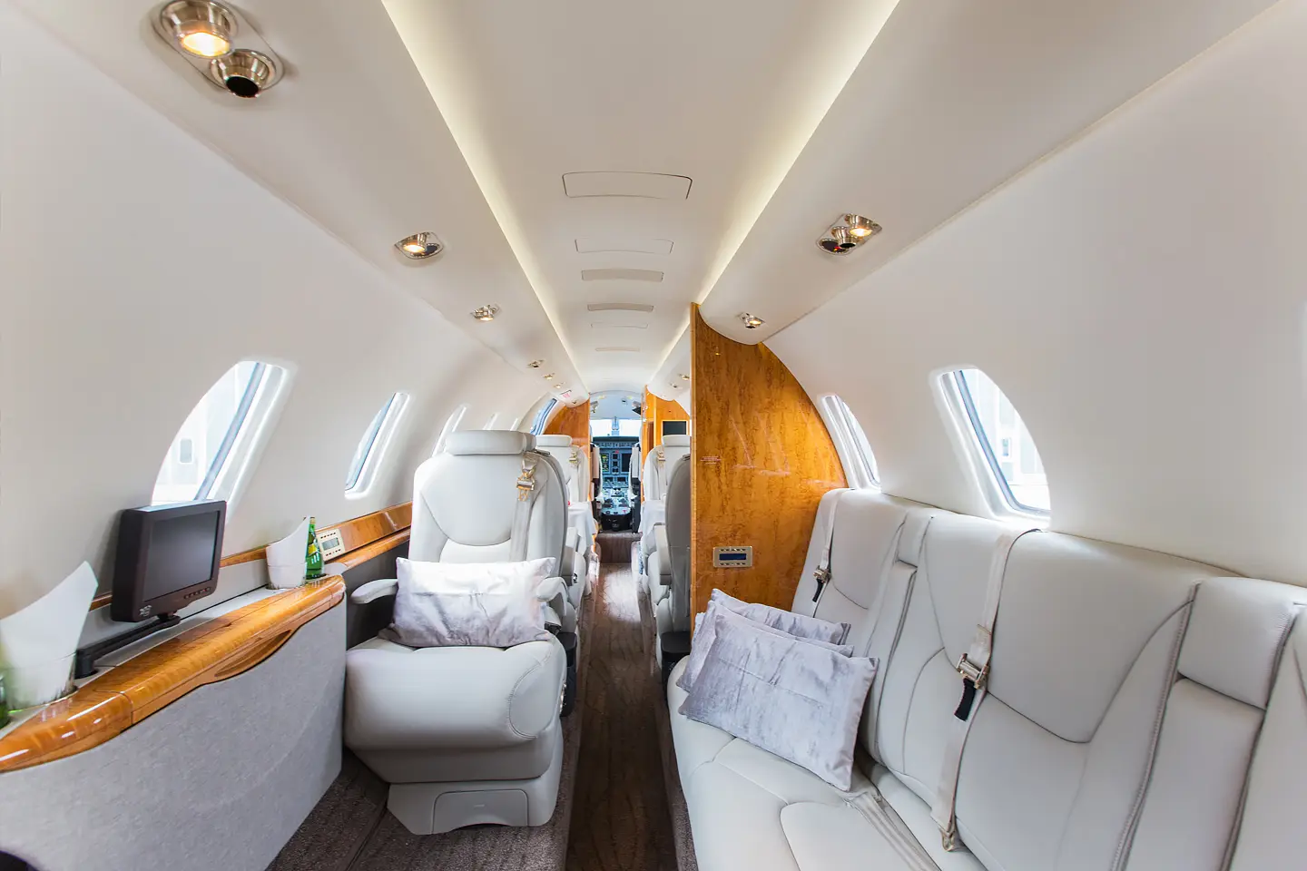 Cessna Citation Sovereign N817TV operated by Mach Point Aviation Elevated photo 6