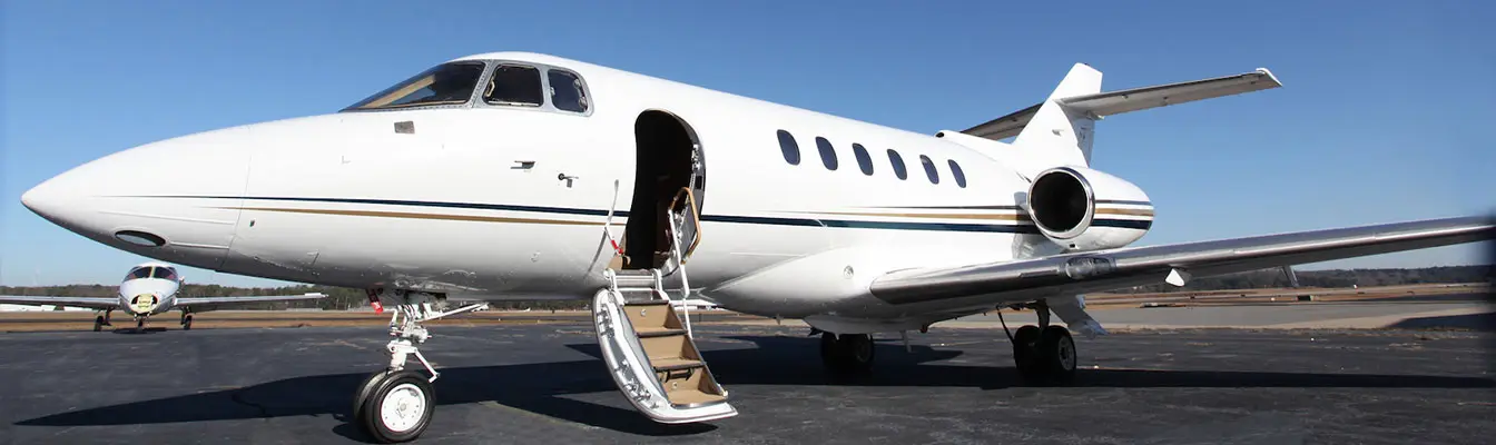 Beechcraft Hawker 800XP N818LX operated by M&N Aviation, Inc. photo 5