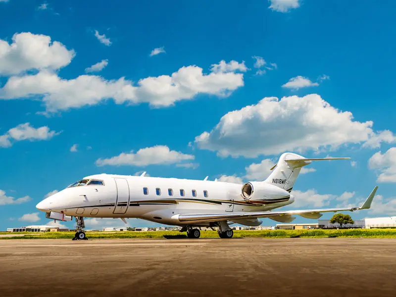 Bombardier Challenger 300 N818WF operated by Houston Jet Direct, exterior