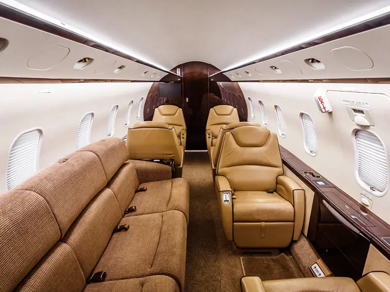 Bombardier Challenger 300 N818WF operated by Houston Jet Direct photo 2