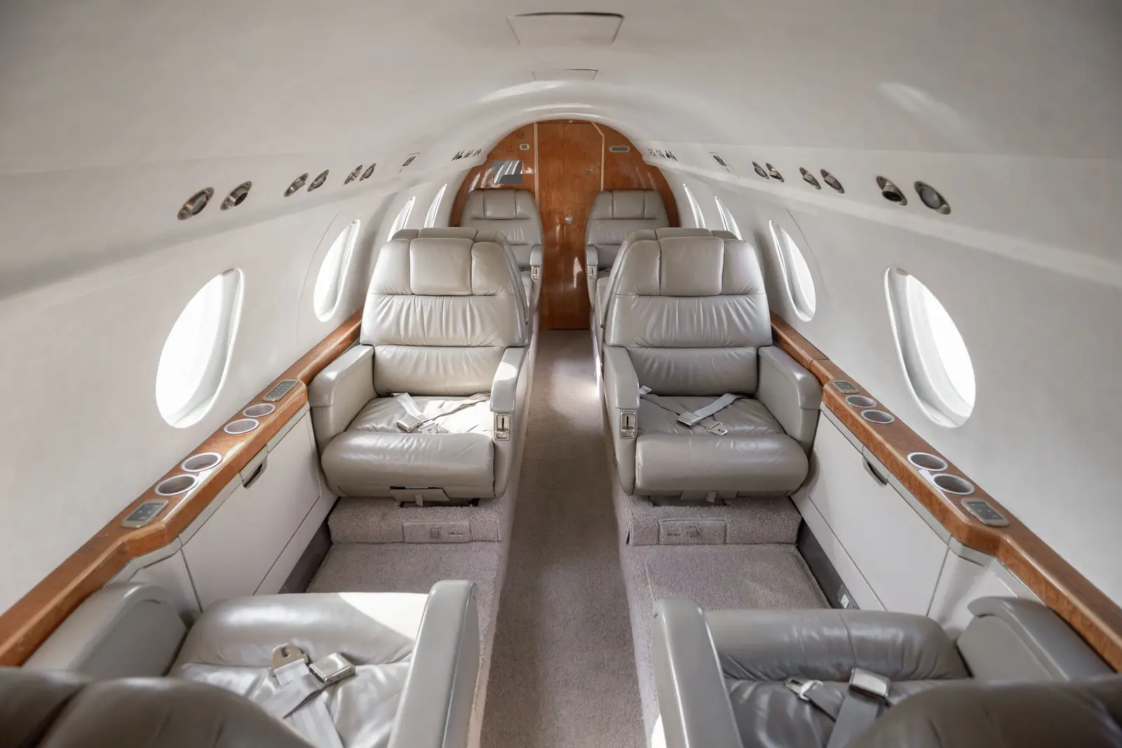 Dassault Falcon 20 N81P operated by Rennia Aviation, LLC, KGNV photo 2