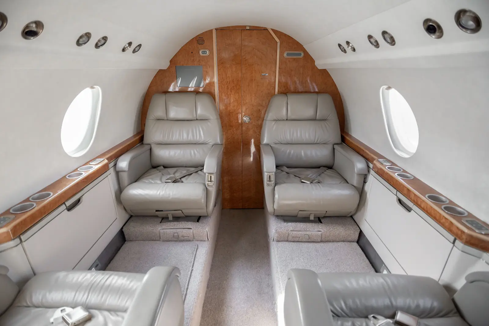 Dassault Falcon 20 N81P operated by Rennia Aviation, LLC, KGNV photo 3