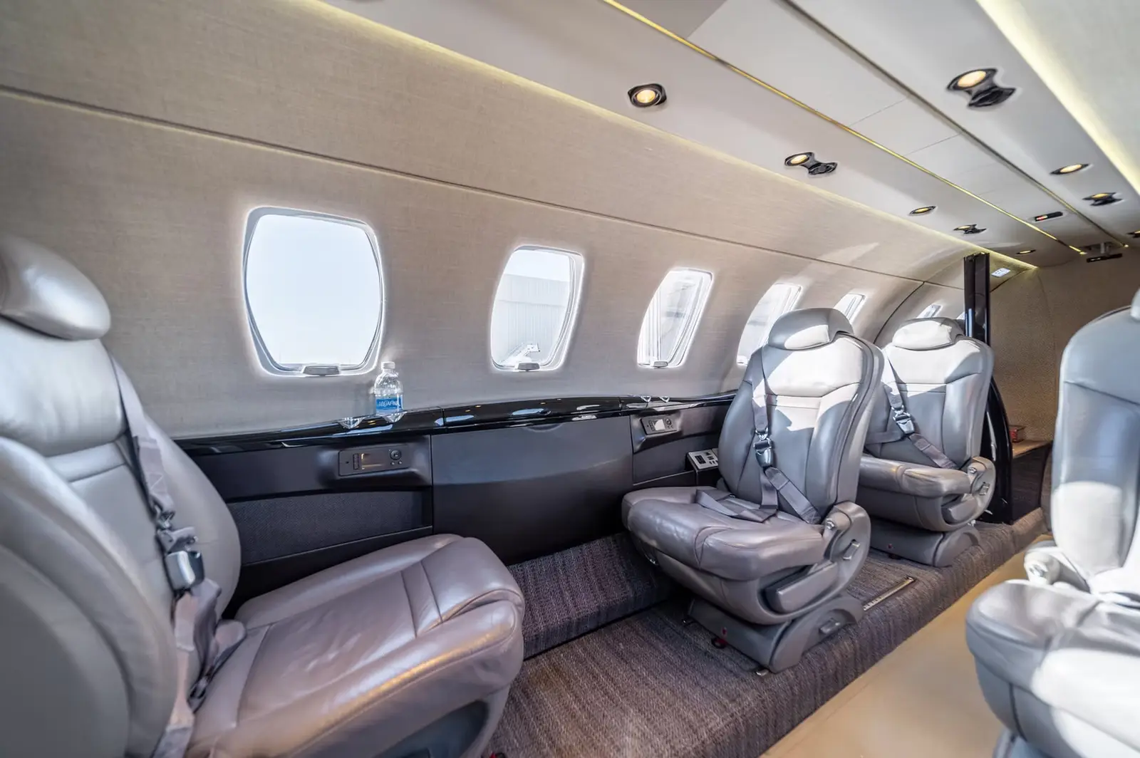 Cessna Citation CJ4 N81QC operated by Davinci Jets, LLC photo 2