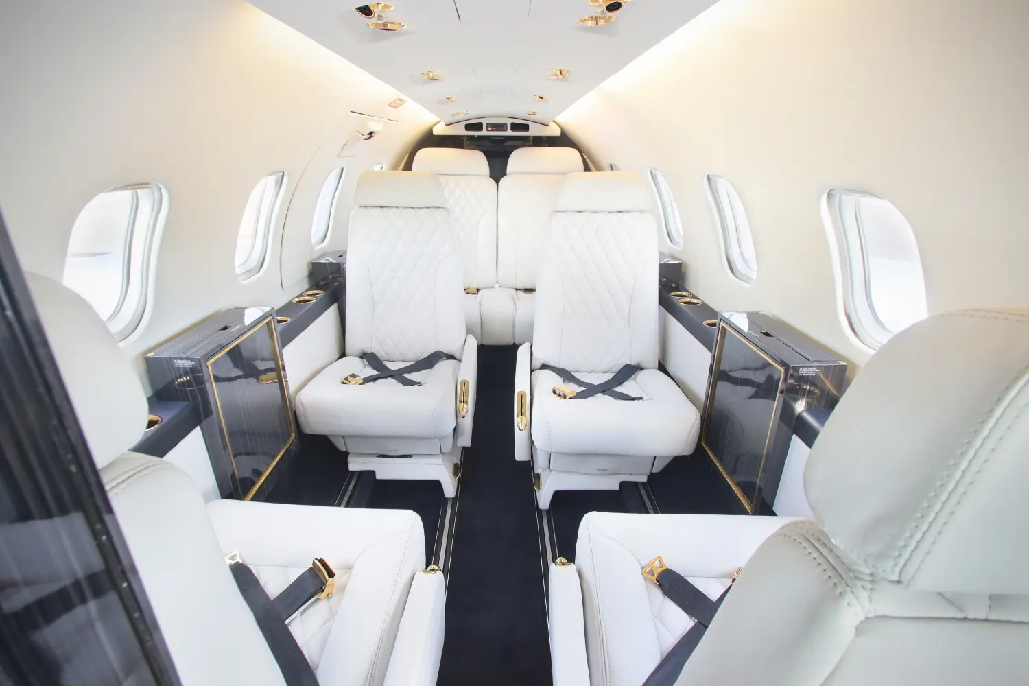 Bombardier Learjet 35A N81RA operated by Royal Air Freight, Inc, KPTK photo 2
