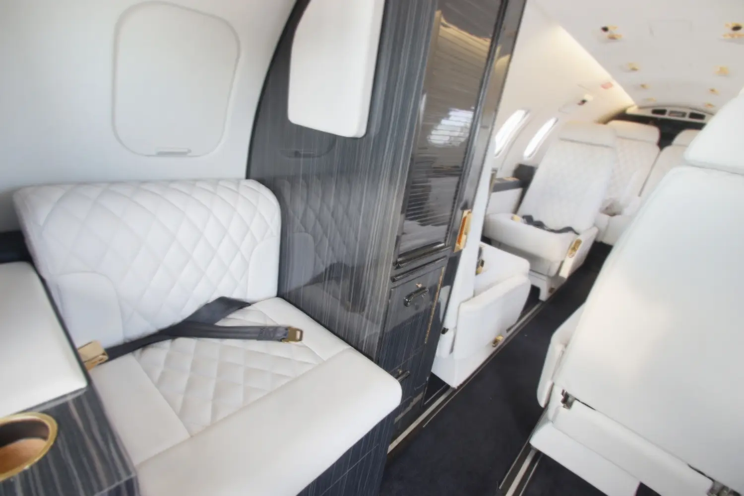 Bombardier Learjet 35A N81RA operated by Royal Air Freight, Inc, KPTK photo 3