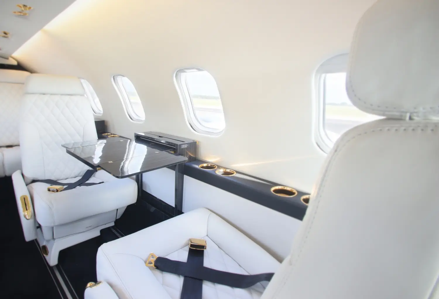 Bombardier Learjet 35A N81RA operated by Royal Air Freight, Inc, KPTK photo 6