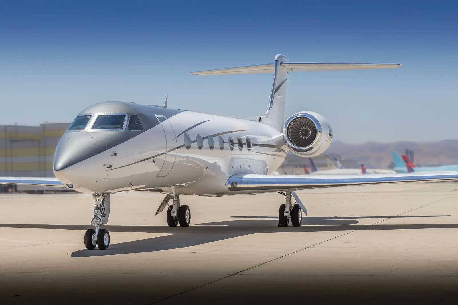 Gulfstream G550 N8228N operated by STAJets, exterior
