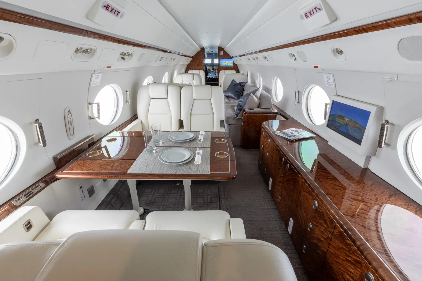 Gulfstream G550 N8228N operated by STAJets photo 2