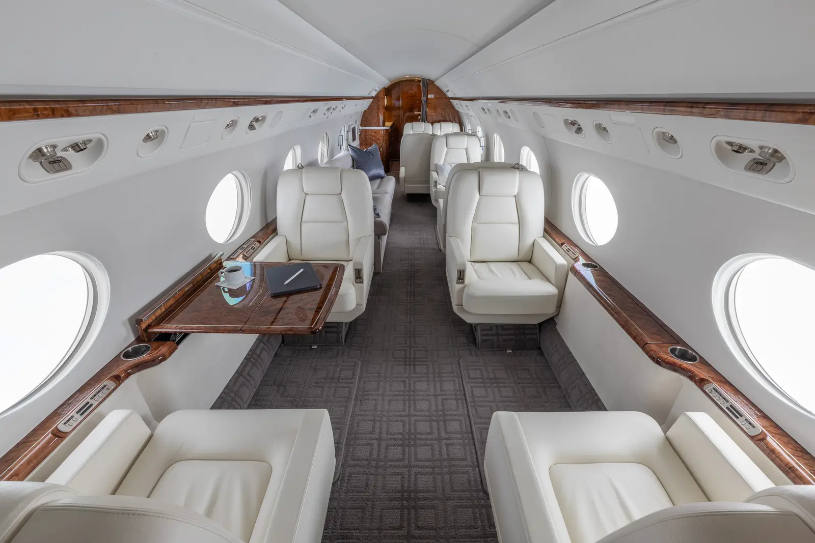 Gulfstream G550 N8228N operated by STAJets photo 4