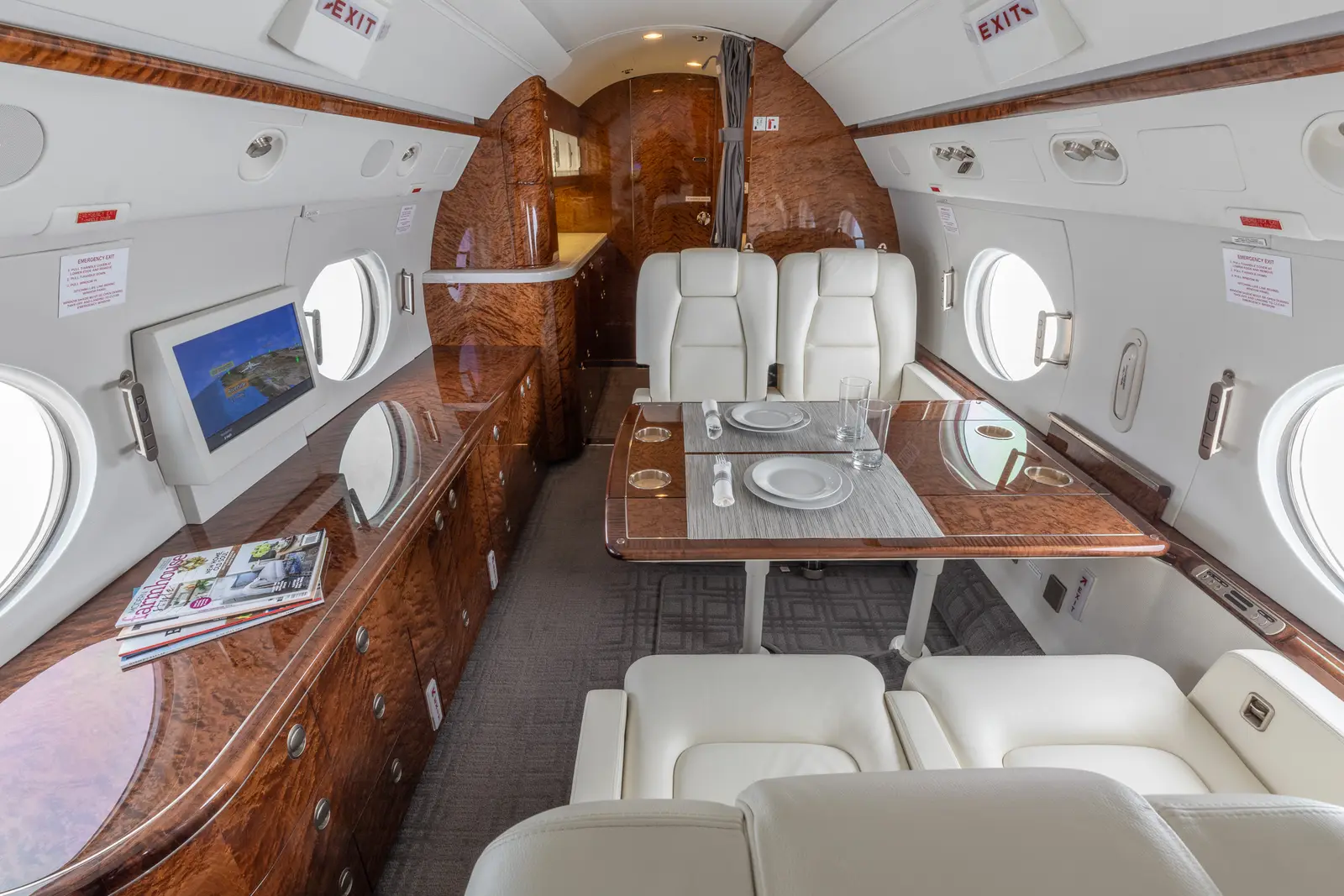 Gulfstream G550 N8228N operated by STAJets photo 5