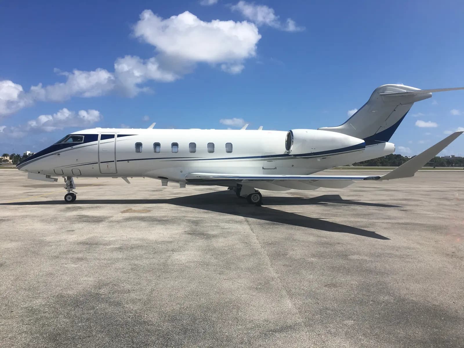 Bombardier Challenger 350 N822LL