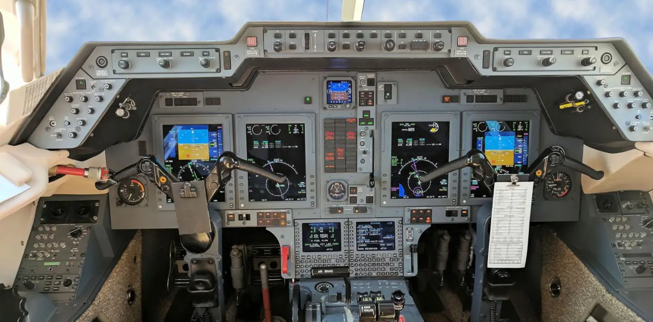 Beechcraft Hawker 800XP N823AM operated by AirMed International photo 5
