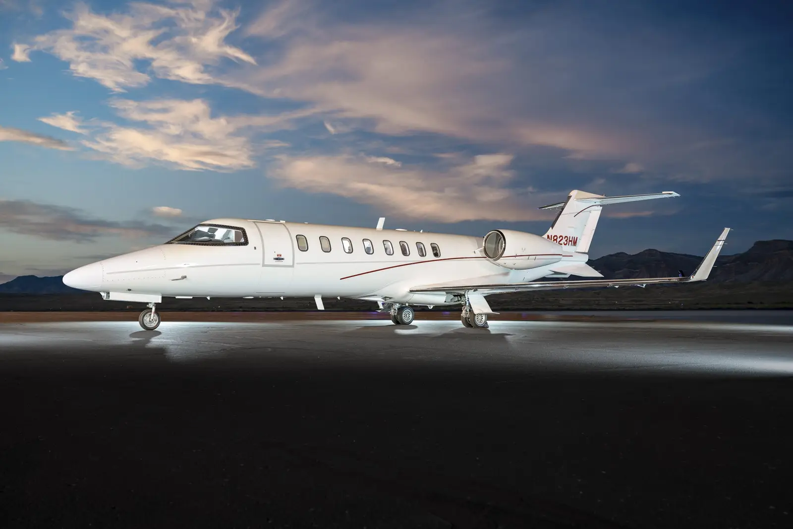 Bombardier Learjet 45XR N823HM