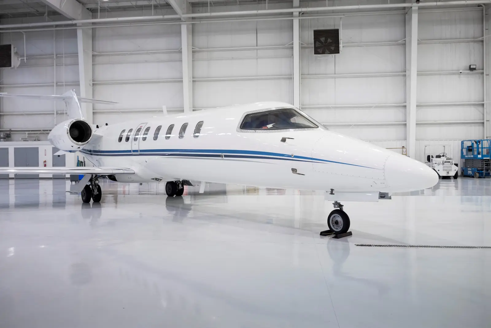 Bombardier Learjet 45 N826CA